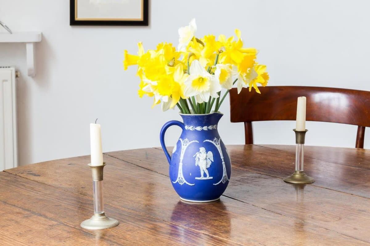 Artistic 1bed Flat With Patio In South Kensington Londra
